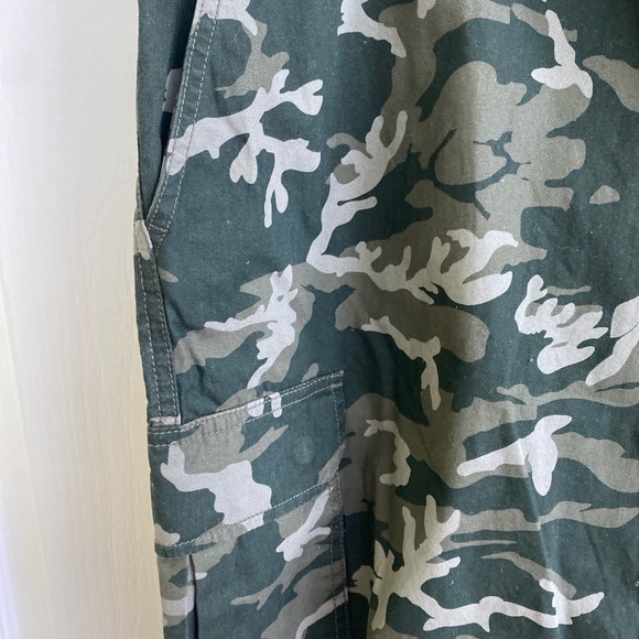 Men's Cargo Shorts Size 42 - Picture 2 of 4